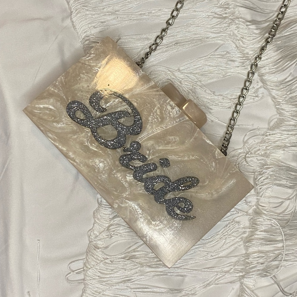 Bride clutch